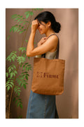 Firme tote bag in solid color with two shoulder straps and a spacious interior.