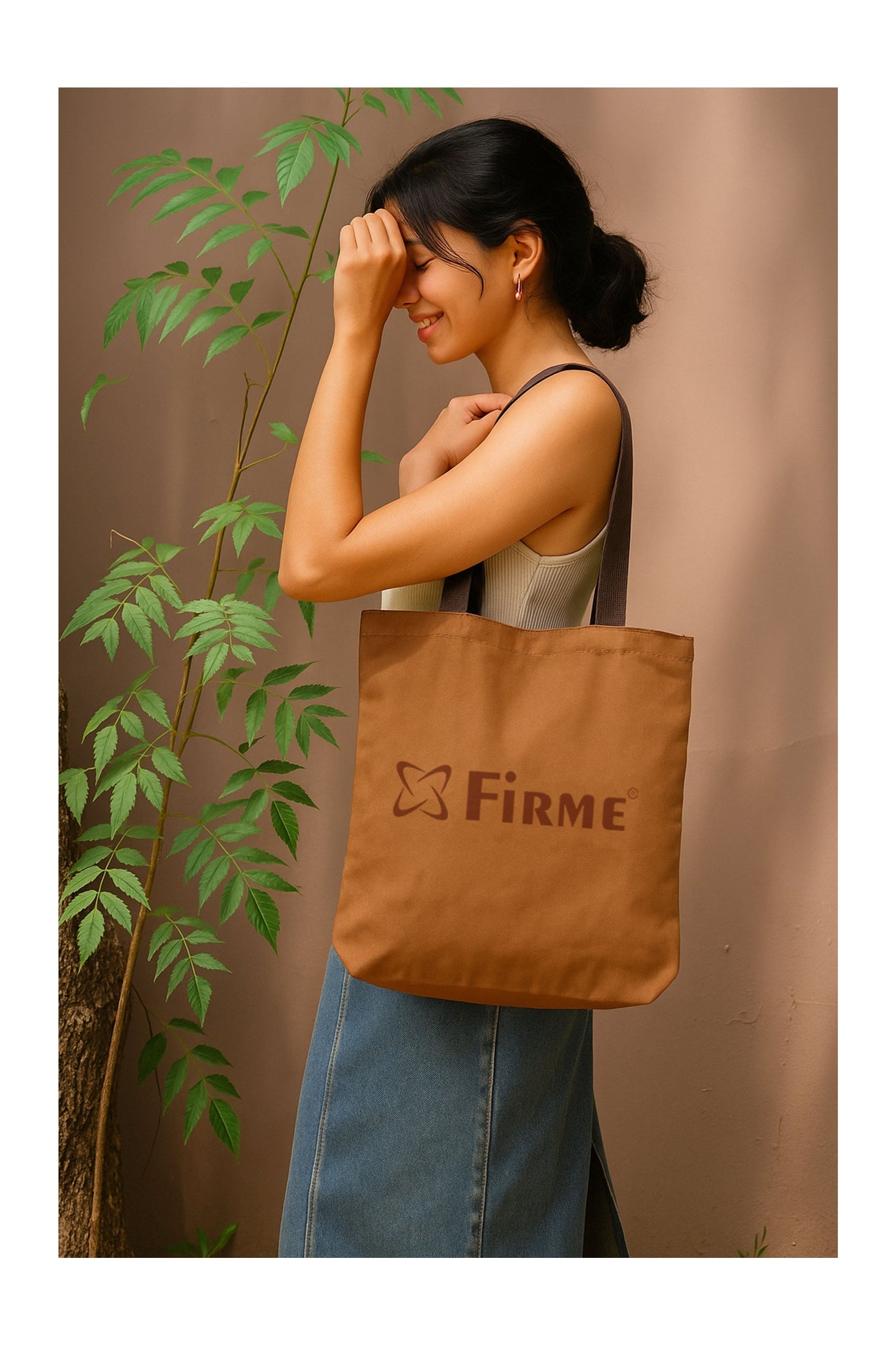 Firme tote bag in solid color with two shoulder straps and a spacious interior.