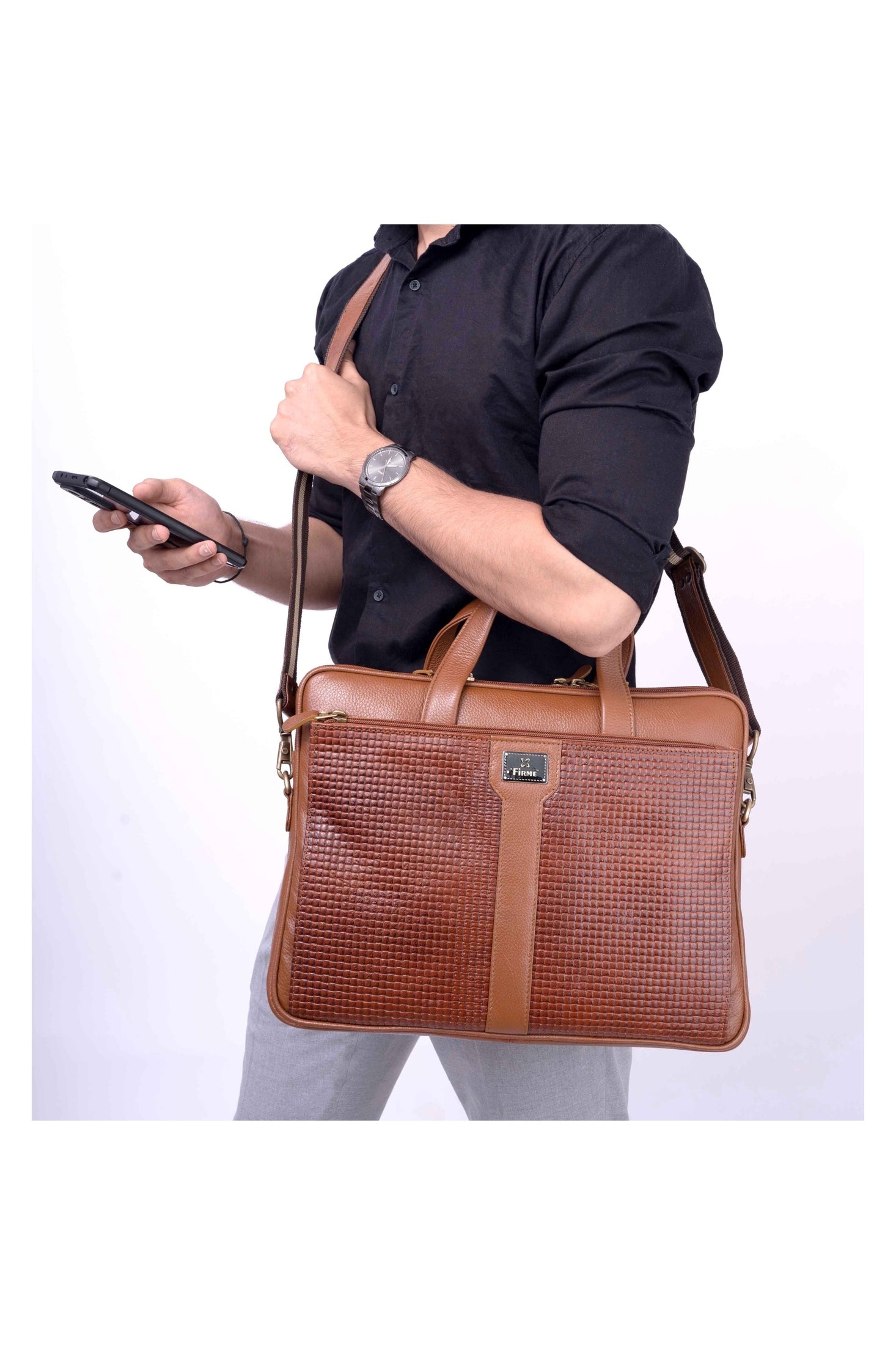 Aries – 1 Leather 15.6' Laptop Bag.