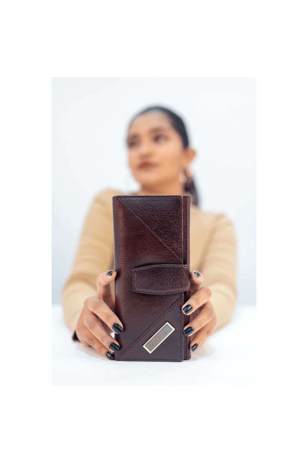 COUCH WOMENS LEATHER  CLUTCH.