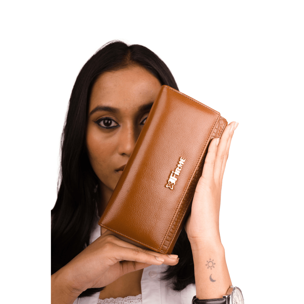 Snag Leather Women’s Clutch - Firmebags