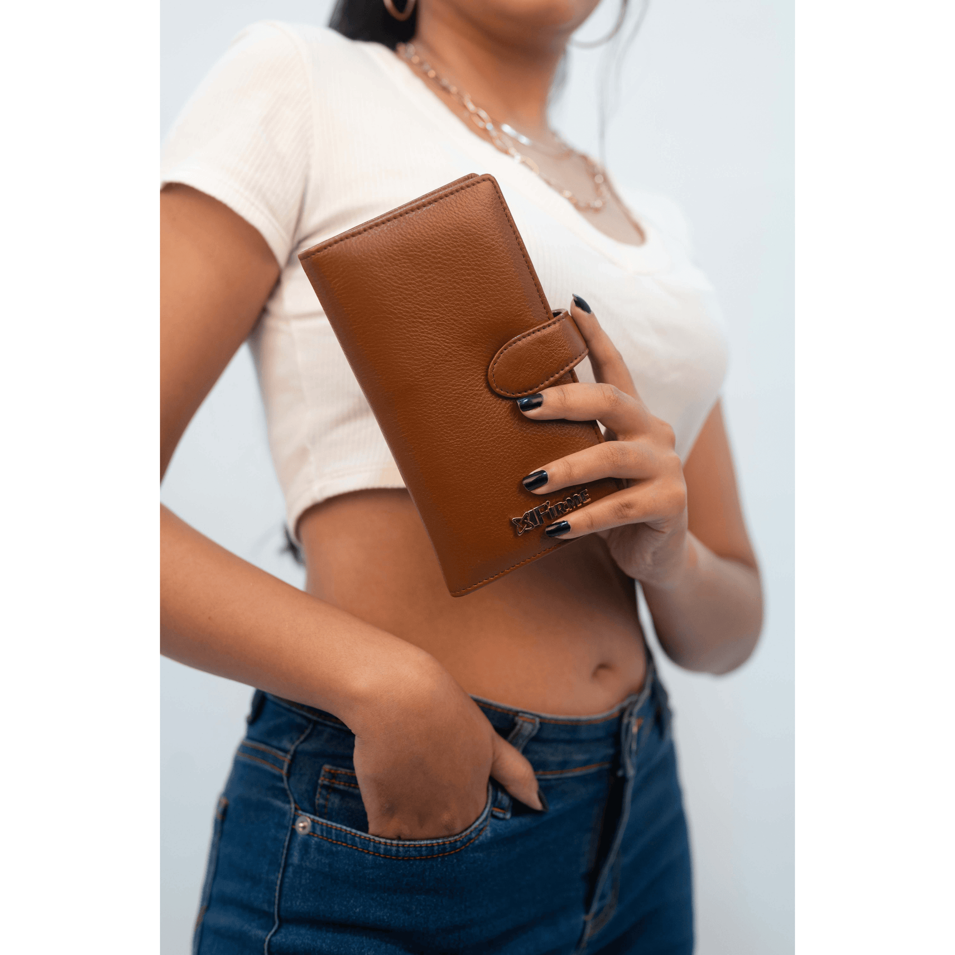 Snatch Leather Women’s Clutch - Firmebags