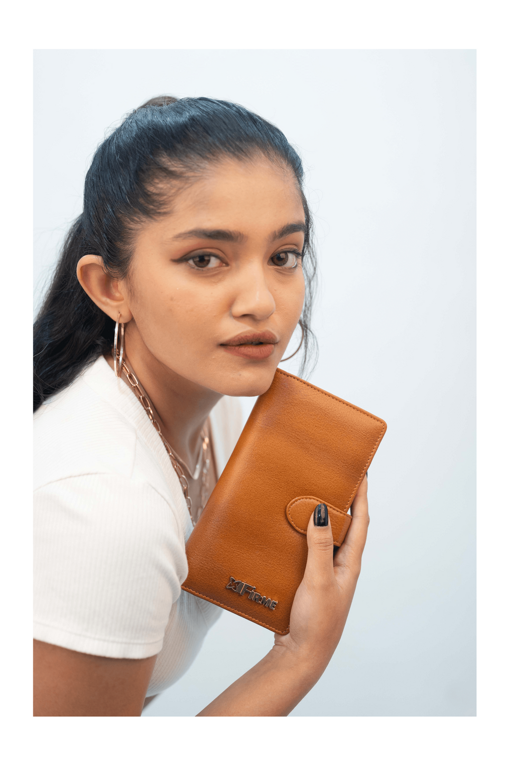 Snatch Leather Women’s Clutch - Firmebags