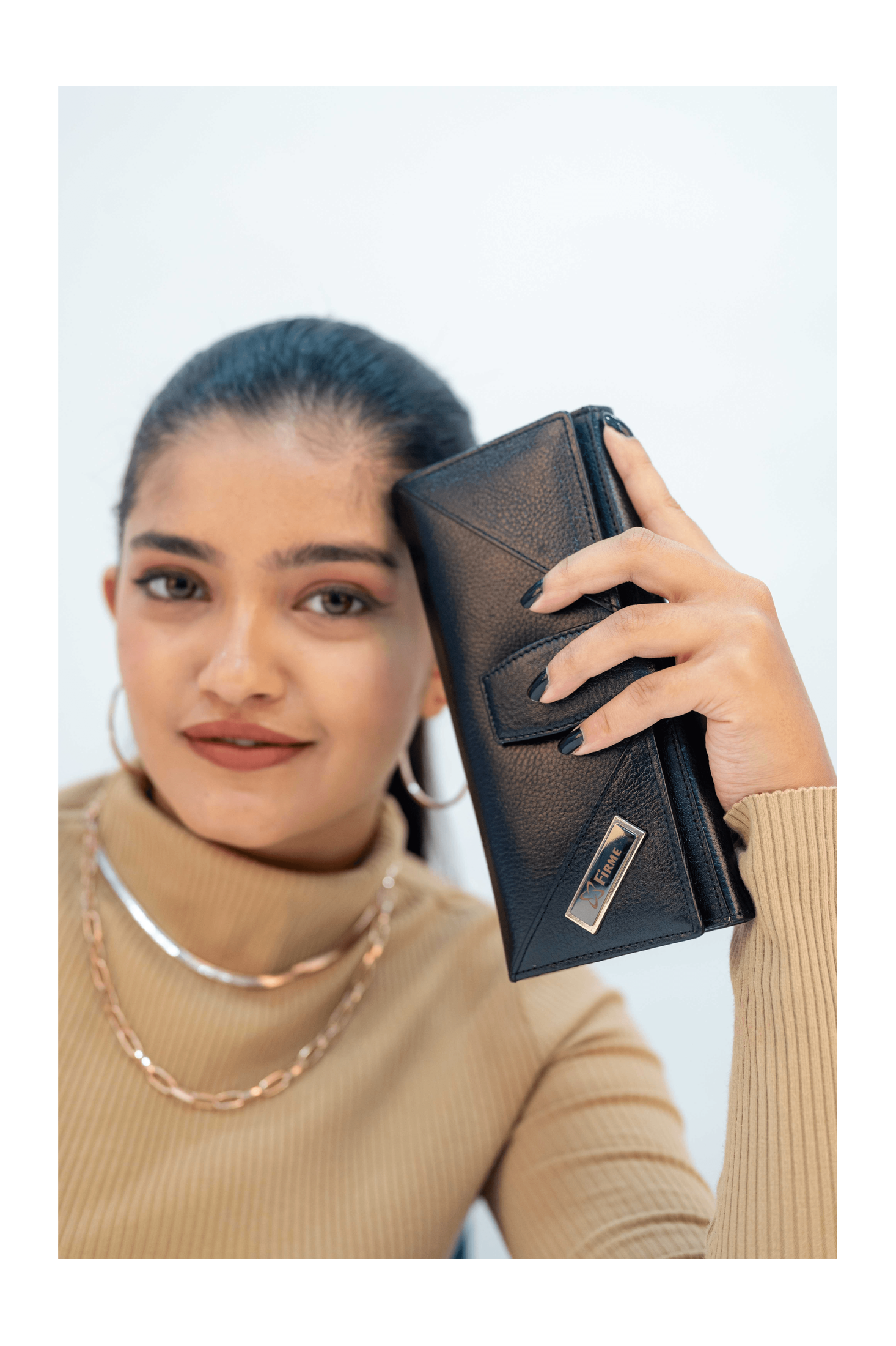 COUCH WOMENS LEATHER  CLUTCH.