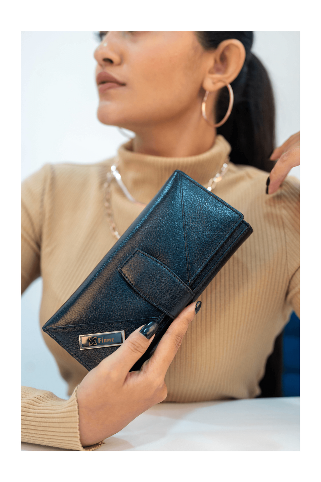 COUCH WOMENS LEATHER  CLUTCH.