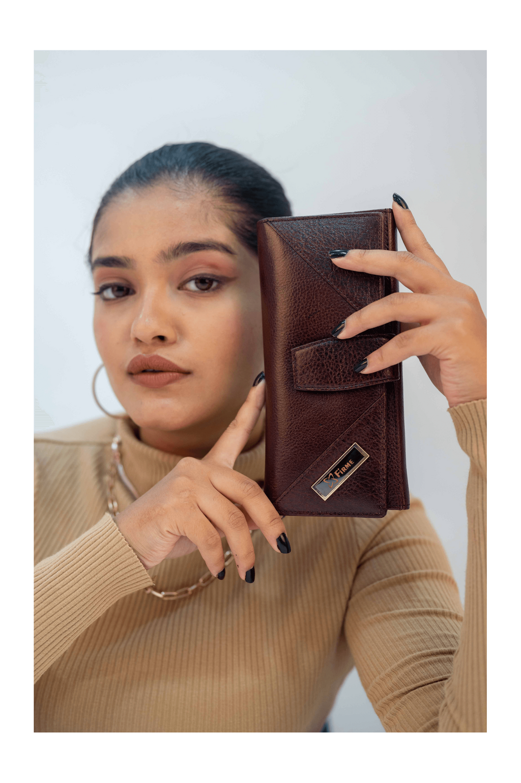 COUCH WOMENS LEATHER  CLUTCH.