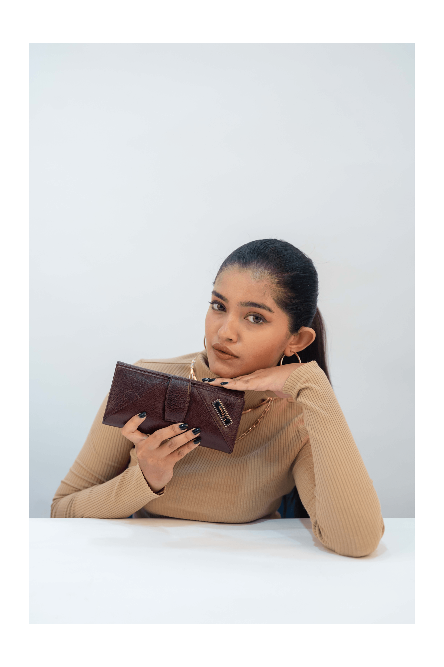 COUCH WOMENS LEATHER  CLUTCH.