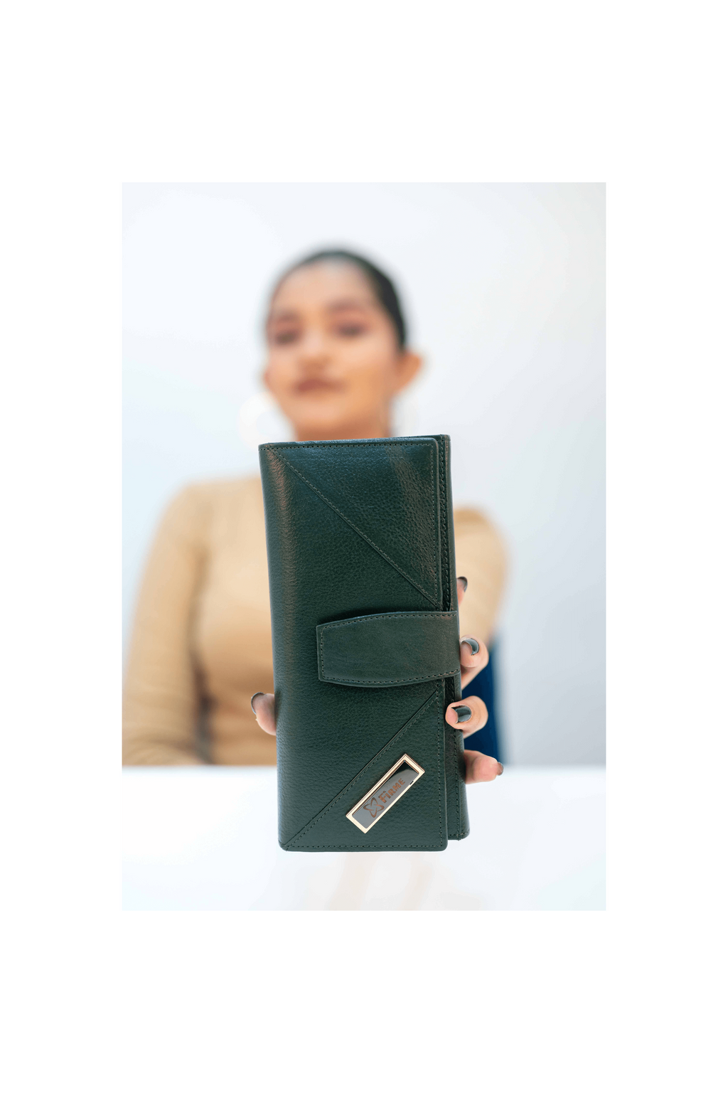 COUCH WOMENS LEATHER  CLUTCH - Firmebags